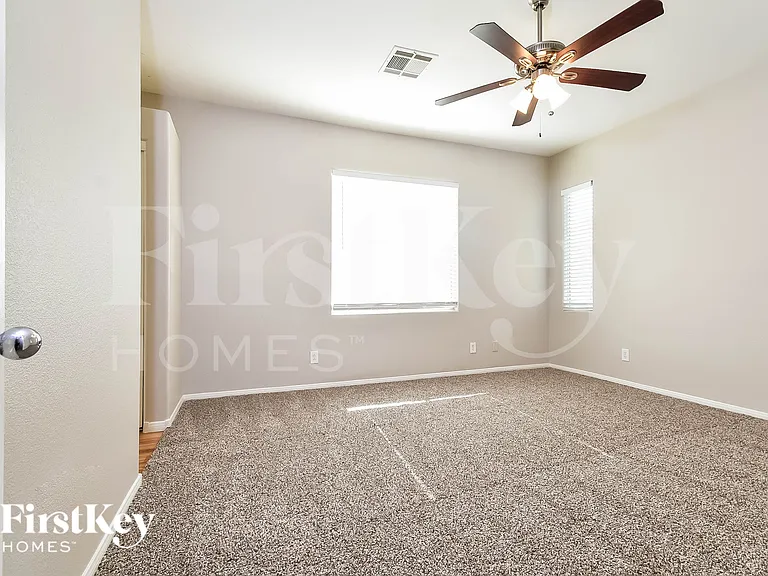 10552 Lessona St — Photo 9