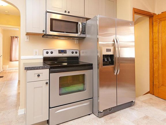 3rd image of 1015 26th Ave SE #7qgdjb0t2