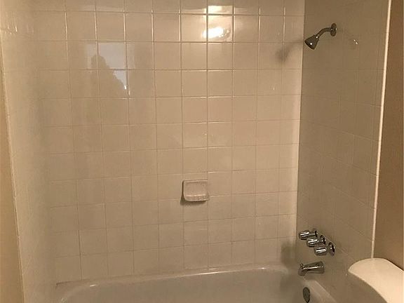 5th image of 605 Royal Crest Cir #4