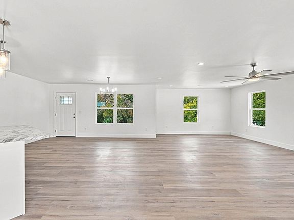 5th image of 468 Wilkey Rd