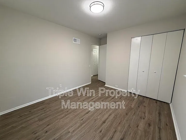 10805 Landseer Dr — Photo 22