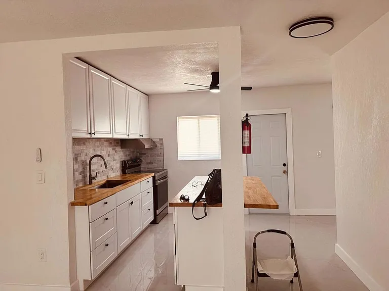 121 NW 1st Ave — Photo 4