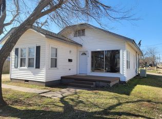 1718 S 7th St, Chickasha, OK 73018
