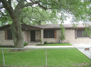 318 E Canal Rd, Highlands, TX 77562