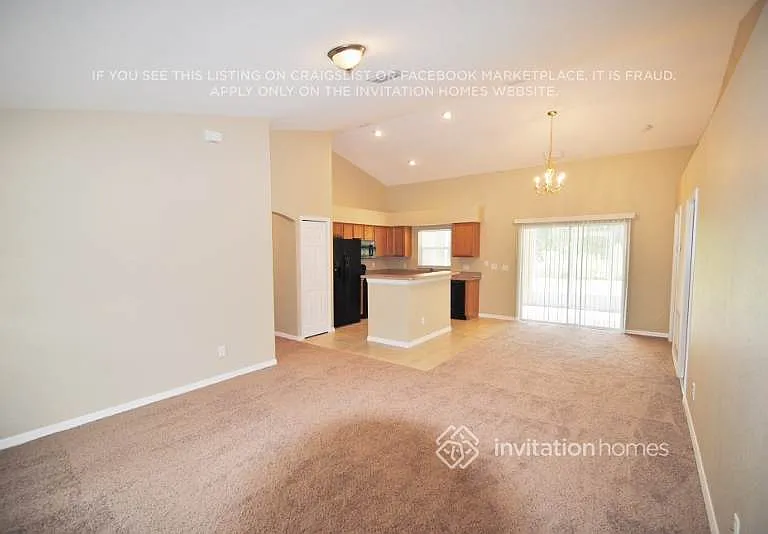1148 Wyoming Dr SE — Photo 2