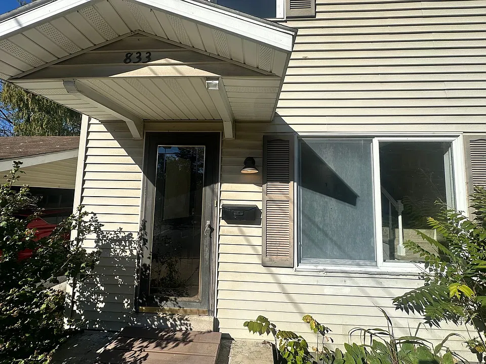 833 Hill St