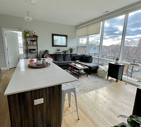 2nd image of 3334 N Southport Ave #303