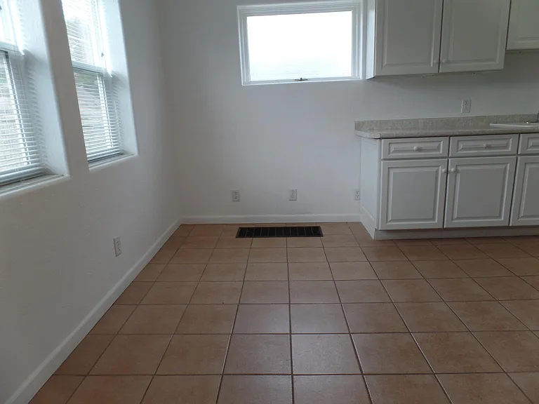 2428 Piedmont Ave — Photo 8