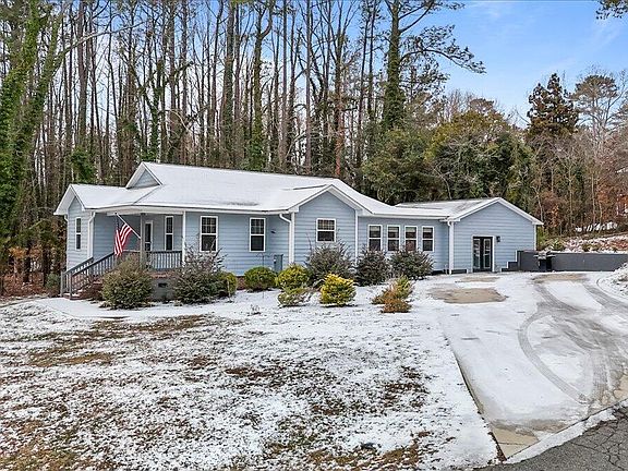 3rd image of 707 Lakewood Drive