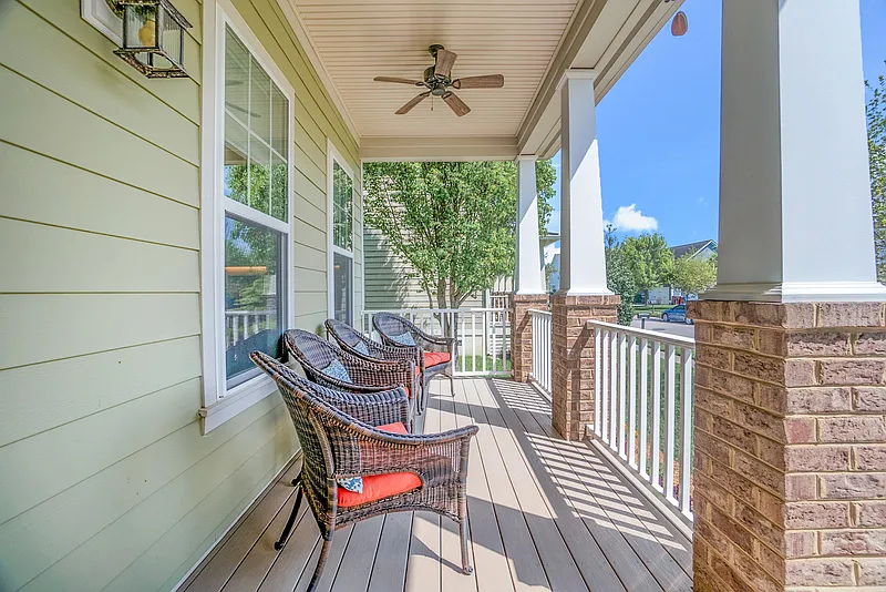 4 bed, 3.0 bath, 2380 sqft, $3,200 — Photo 2