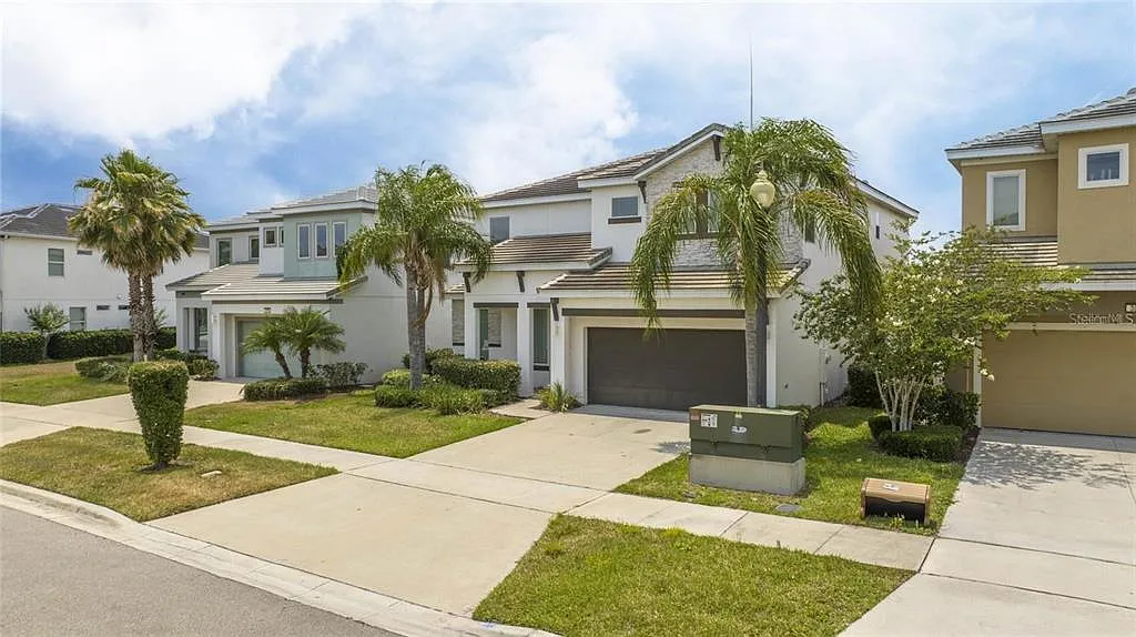 5 bed, 5.0 bath, 3165 sqft, $3,700 — Photo 3