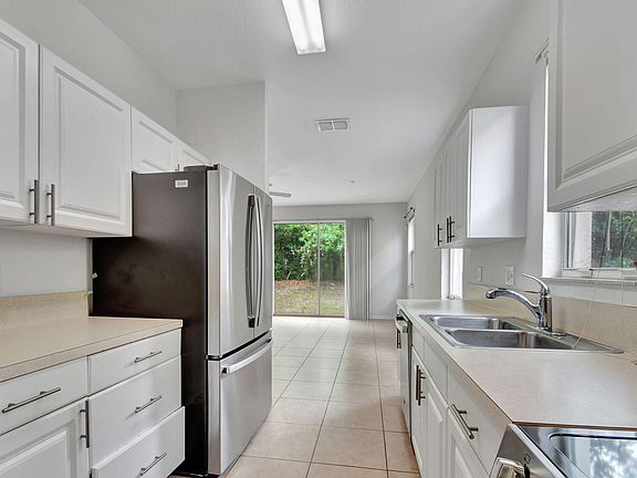 5th image of 905 Pipers Cay Drive