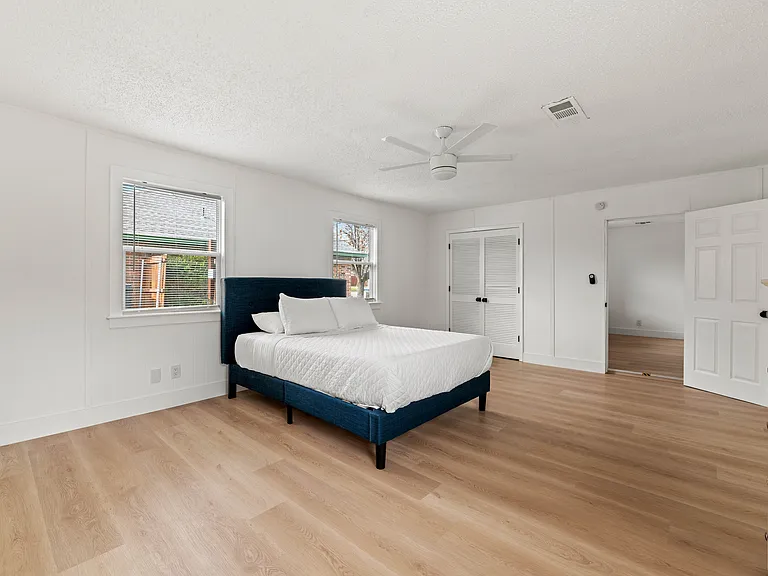 914 E Standifer St — Photo 22