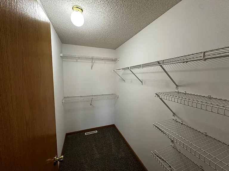402 Creekside Dr — Photo 11