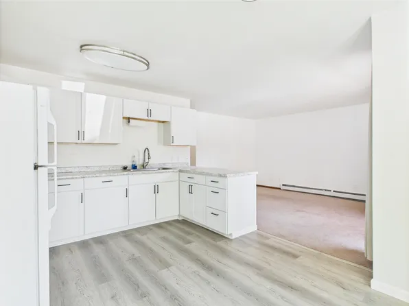 706 Ouida Way APT 4, North Pole, AK 99705
