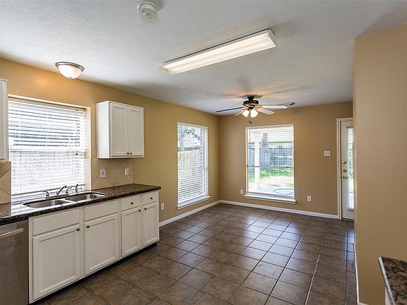 3rd image of 1702 Bonnie Lea Ln