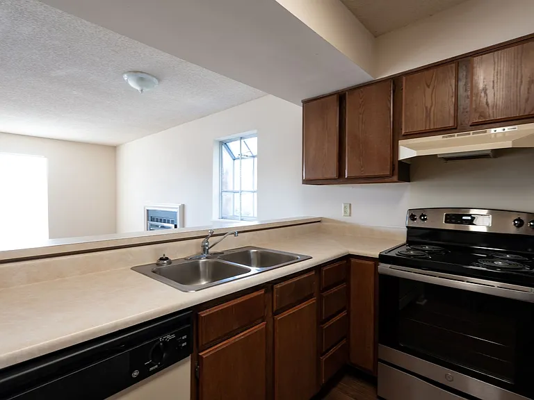 Tusculum Square Apartments and Townhomes — Photo 2