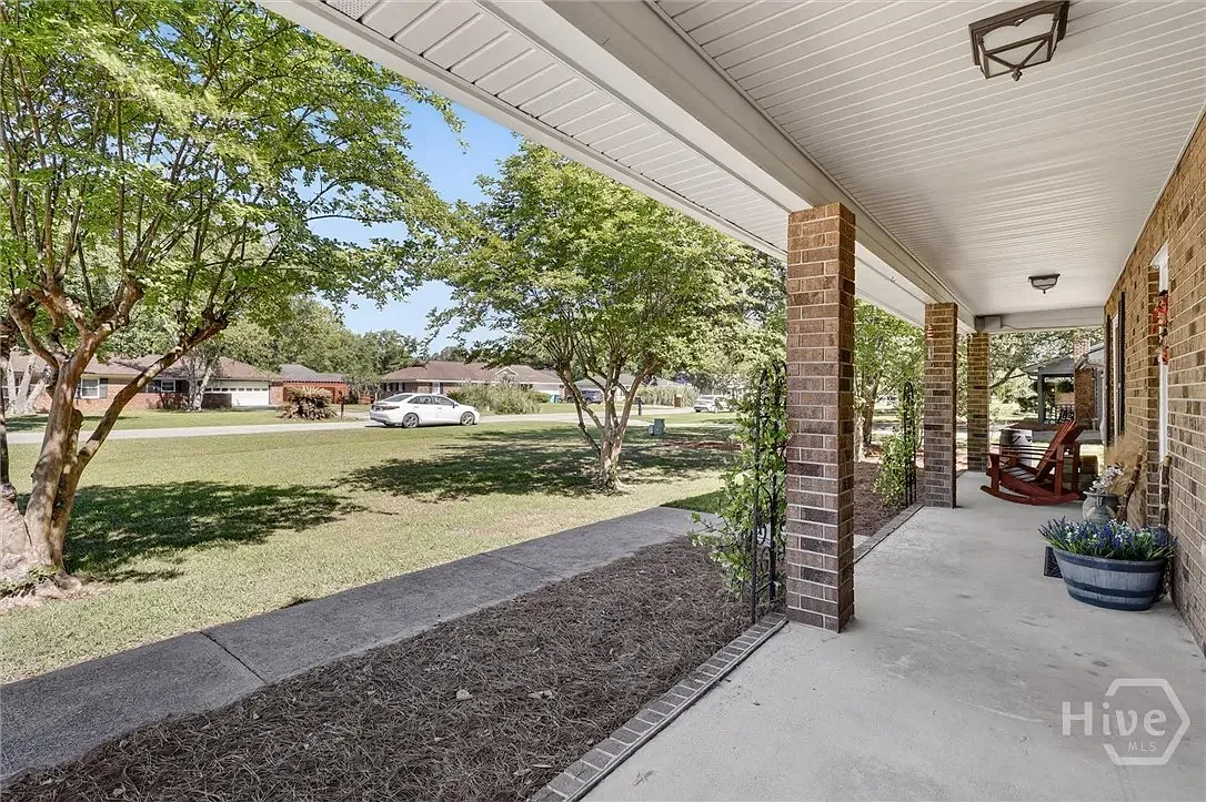 4 bed, 2296 sqft, $935 — Photo 1