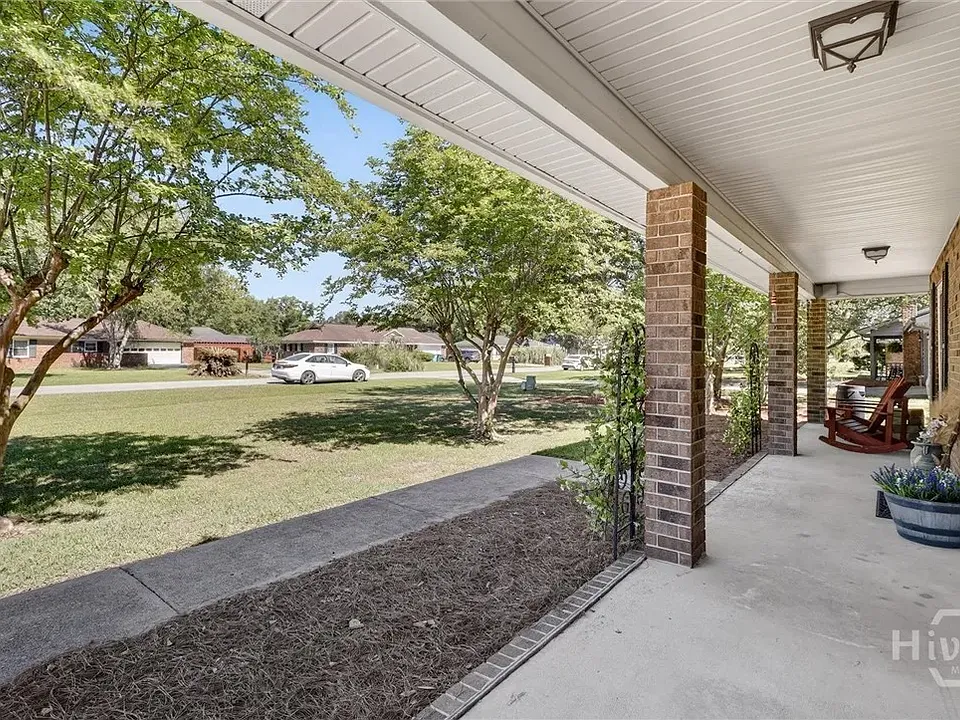 8 Douglas Ct