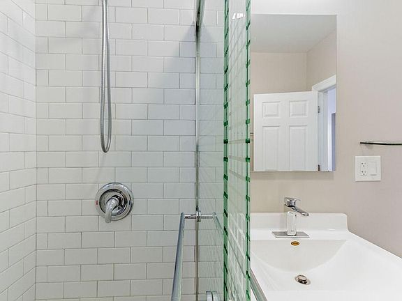 4th image of 3240 W Augusta Blvd #1