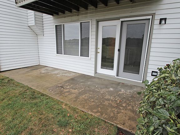 3rd image of 290 Crestview Dr Unit B
