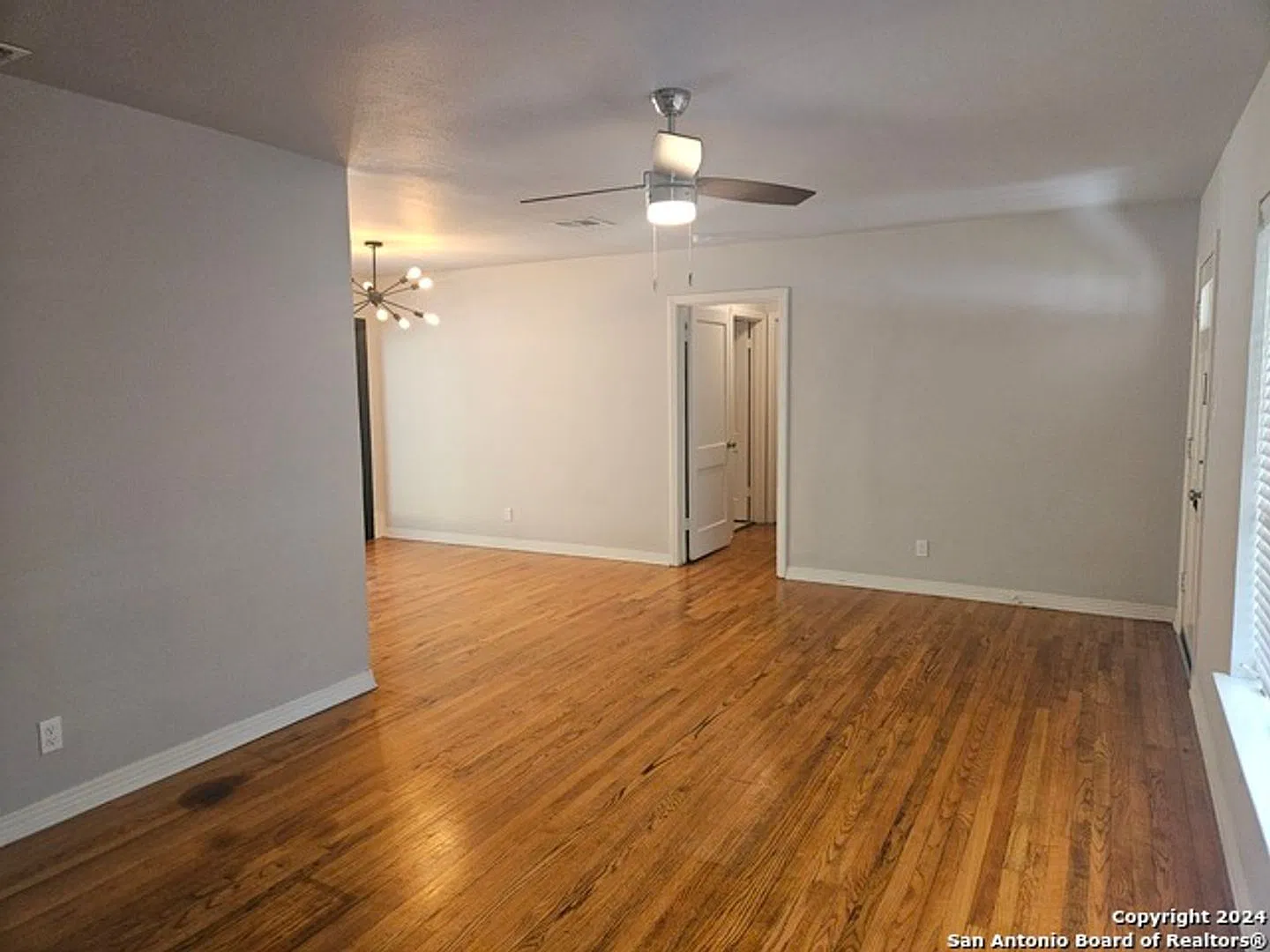 Updated 2 Bedroom w/ 1 Car Garage — Photo 4