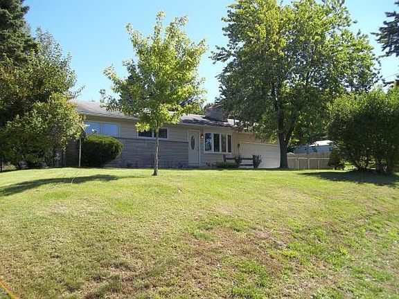 5th image of 225 Beaumont Dr