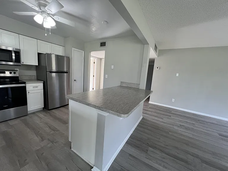 1920 W Lakeview Blvd #1 — Photo 14