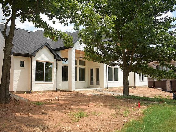 5th image of 1403 Southern Hills Dr