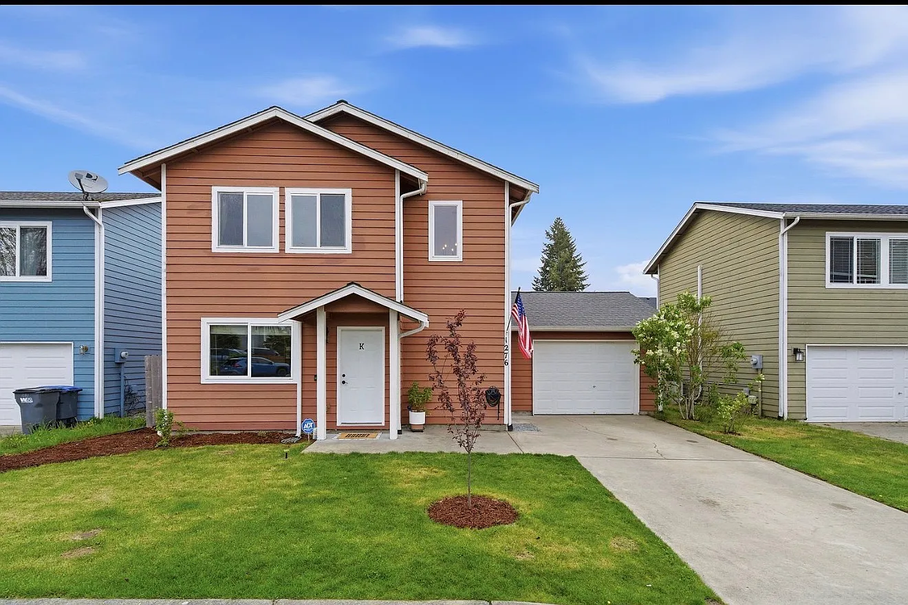 3 bed, 1216 sqft, $3,000 — Photo 1