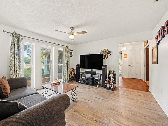 2nd image of 8251 Earlshire Ln
