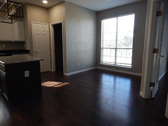 5th image of 305 Waterford Oaks Dr