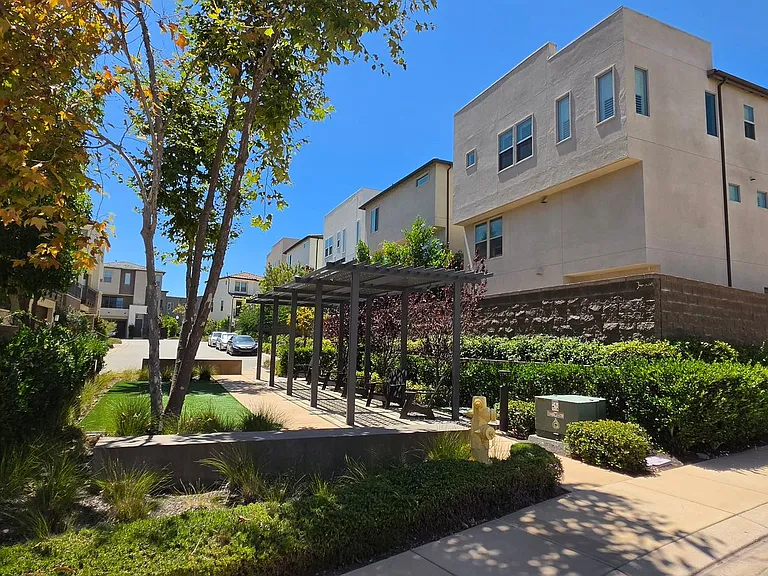 16208 Camden Cir — Photo 55