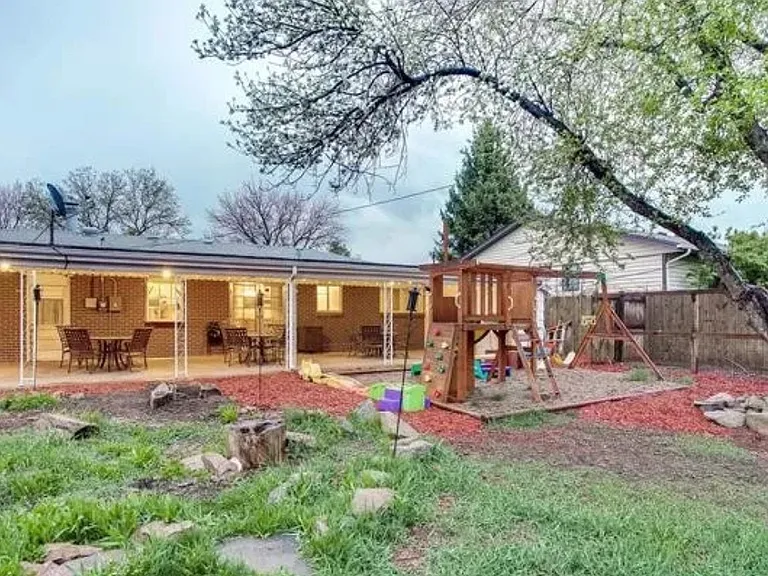 423 S Hoyt St — Photo 9