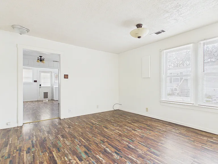 138 Watson St — Photo 7