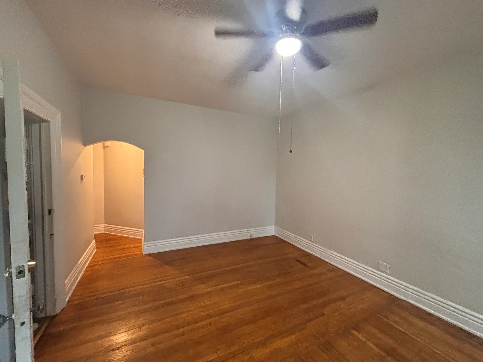 1 bed, 1200 sqft, $1,350 — Photo 2