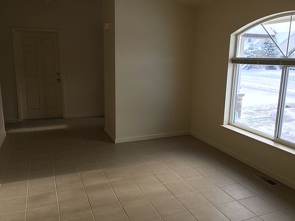 3rd image of 709 SE Mockingbird Dr