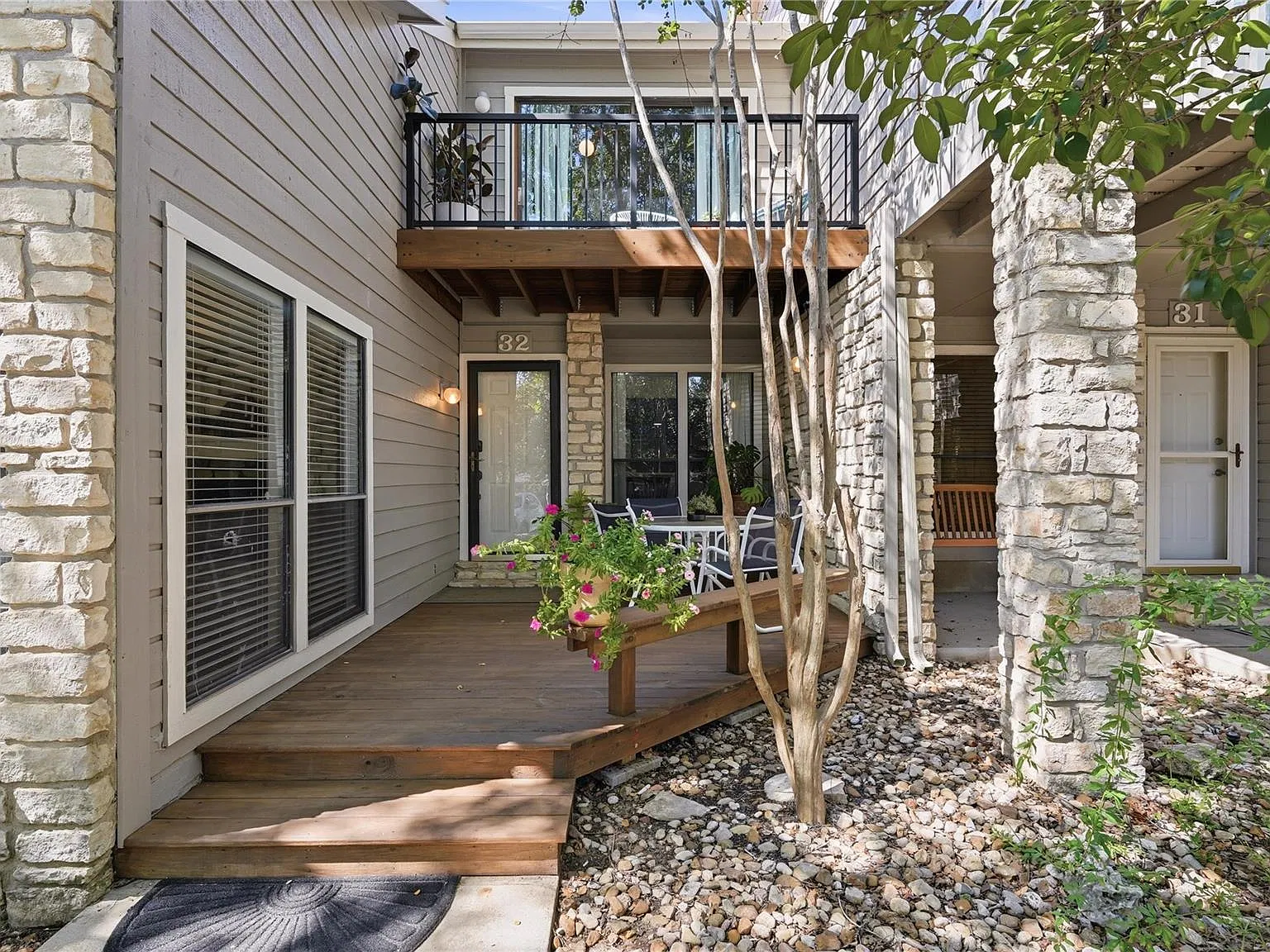 3 bed, 3.0 bath, 1408 sqft, $2,300 — Photo 4