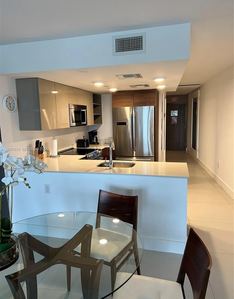 The Ivory Residence Condo — Photo 3