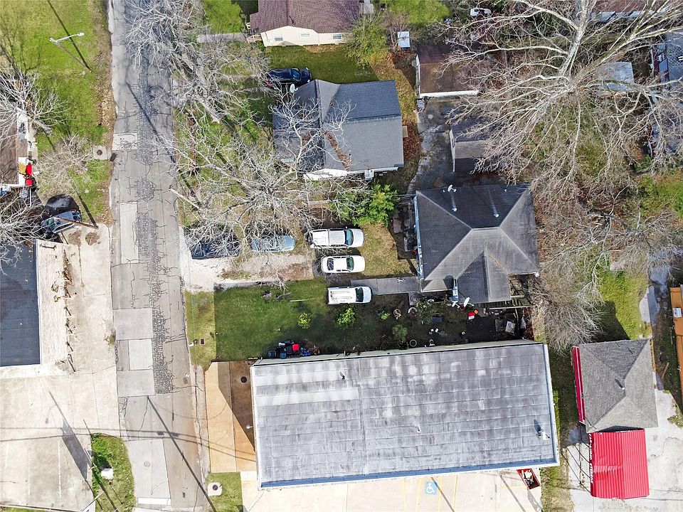 2nd image of 4 E Francis St