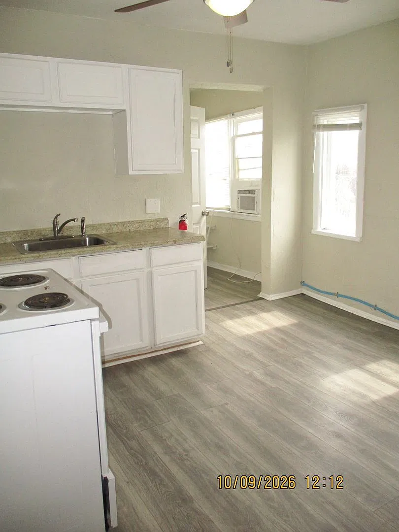 Charming Beachside ApartmentOne Block to the Beach! — Photo 2
