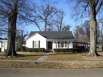 1st image of 700 W Pecan St
