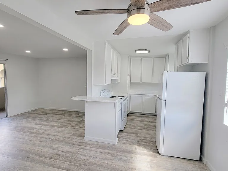 1018 E Lexington Ave — Photo 3