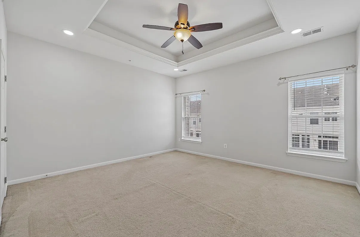 3 bed, 2.5 bath, 2073 sqft, $3,200 — Photo 4