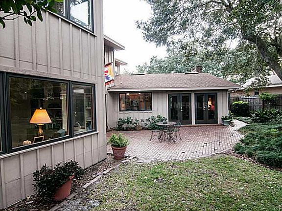 5th image of 2304 Woodley Ave