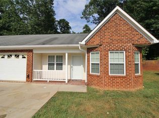 166 Bethania Oaks Cir, Pfafftown, NC 27040