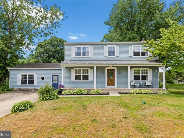 9 Mills Dr, Waterford Works, NJ 08089