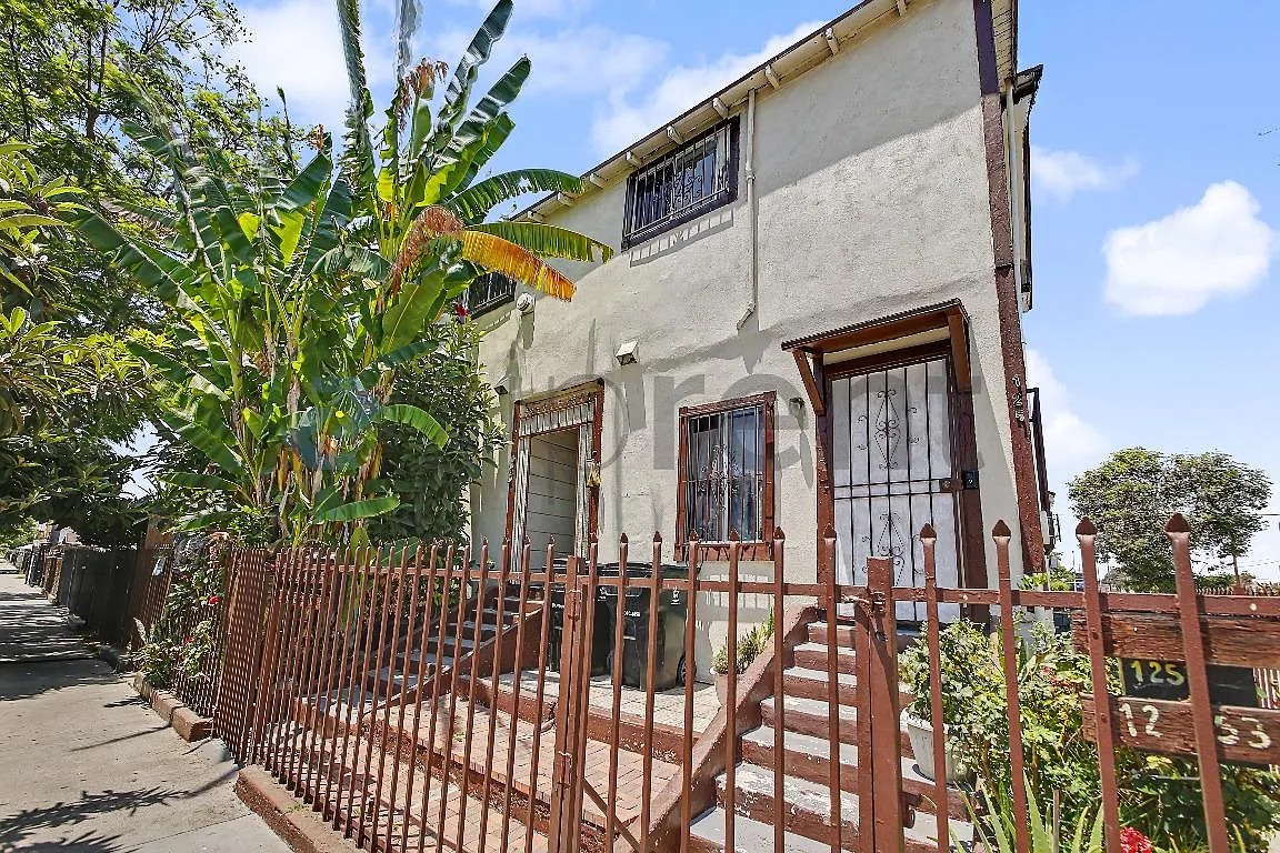 1 bed, 375 sqft, $1,300 — Photo 2