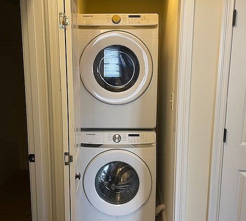 2nd image of 912 N Central St #102