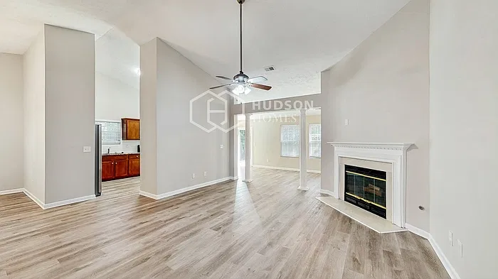 4 bed, 2.0 bath, 2168 sqft, $2,180 — Photo 4